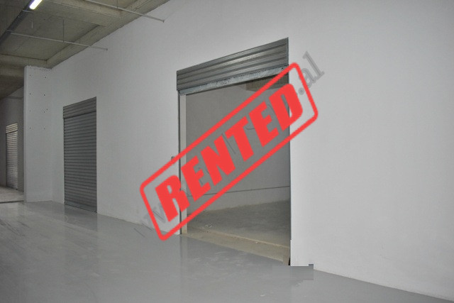 Magazine me qira ne rrugen Karl Gega prane Bulevardit Zogu I ne Tirane.
Pozicionohet ne katin -1 &n